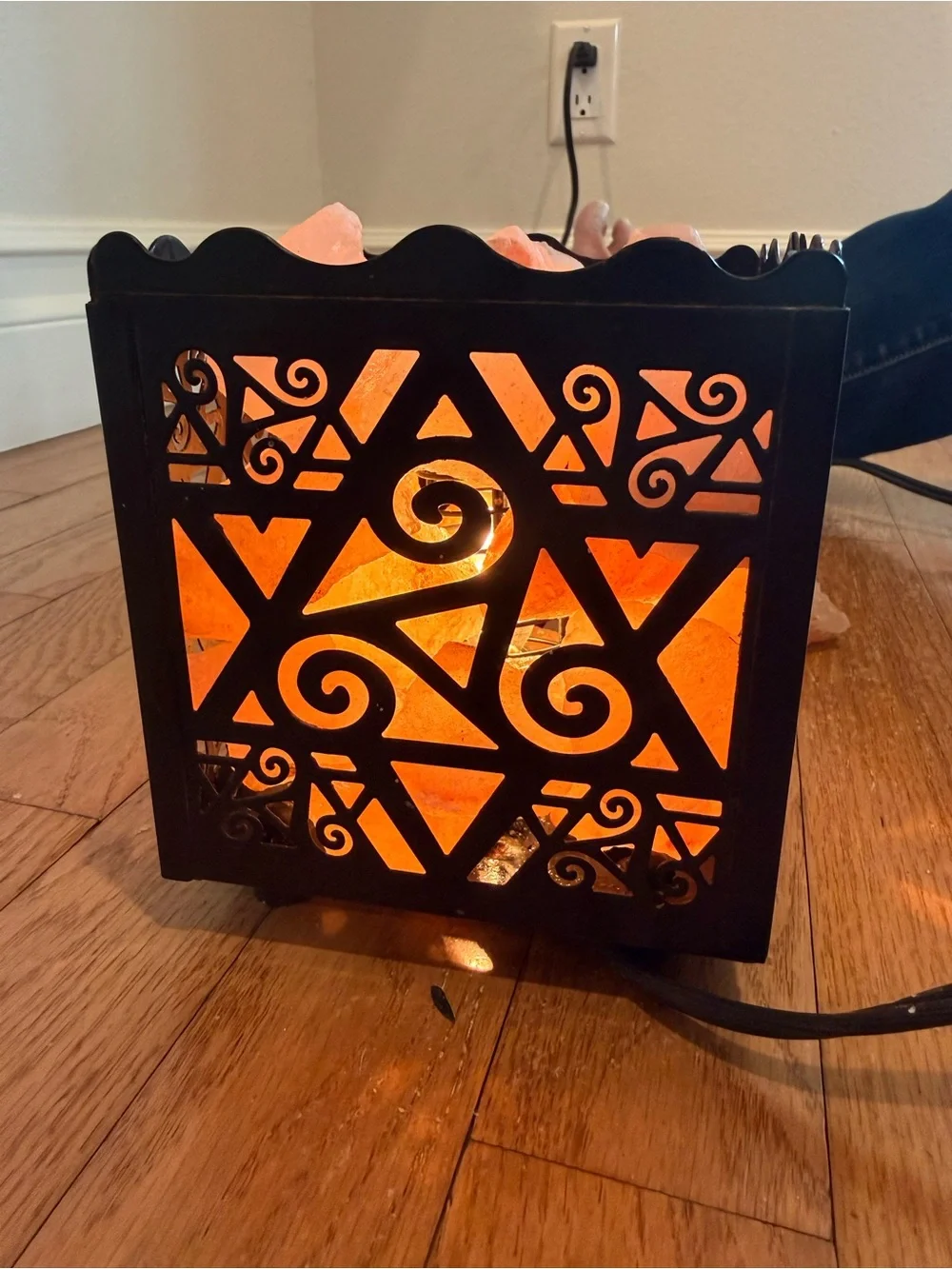 Pink Himalayan Sea Salt Rock Diffuser Metal Lamp-Triskele Design - Tested/Works